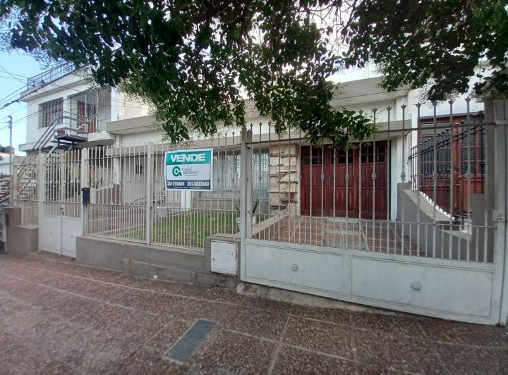 Casa · 156m² · 6 Ambientes · 1 Cochera