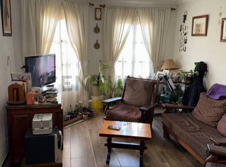 Casa · 120m² · 8 Ambientes · 2 Cocheras