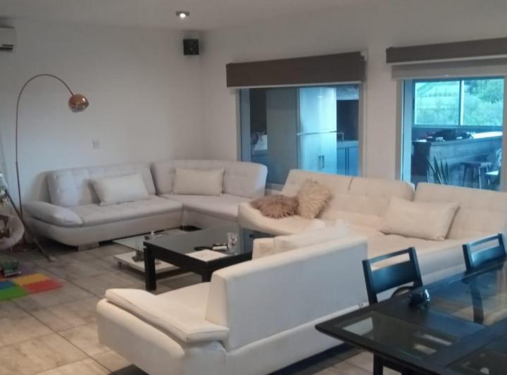 Casa · 800m² · 10 Ambientes · 2 Cocheras