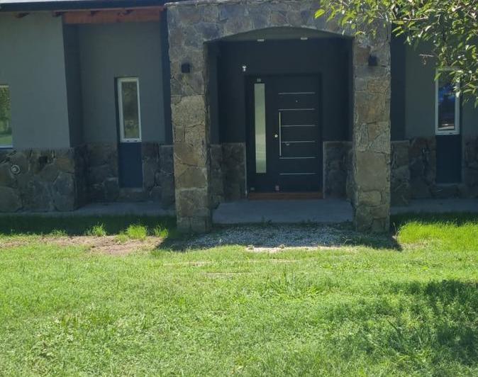 Casa · 200m² · 5 Ambientes · 2 Cocheras
