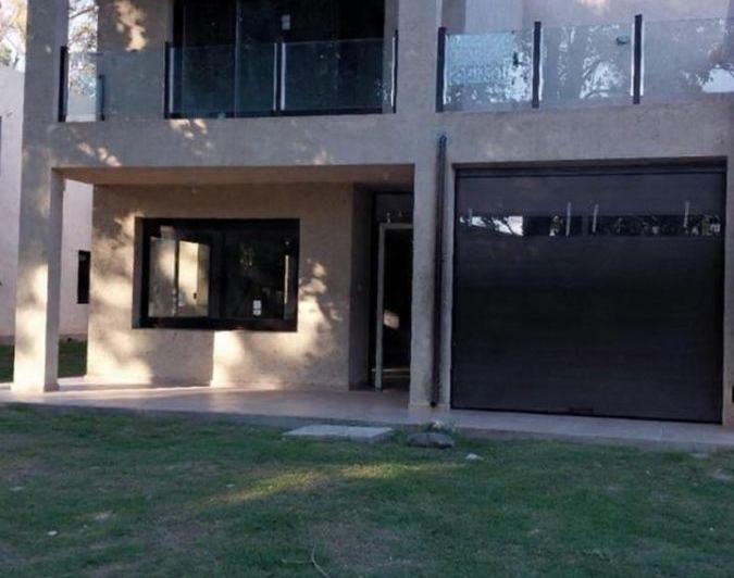 Casa · 130m² · 4 Ambientes · 1 Cochera