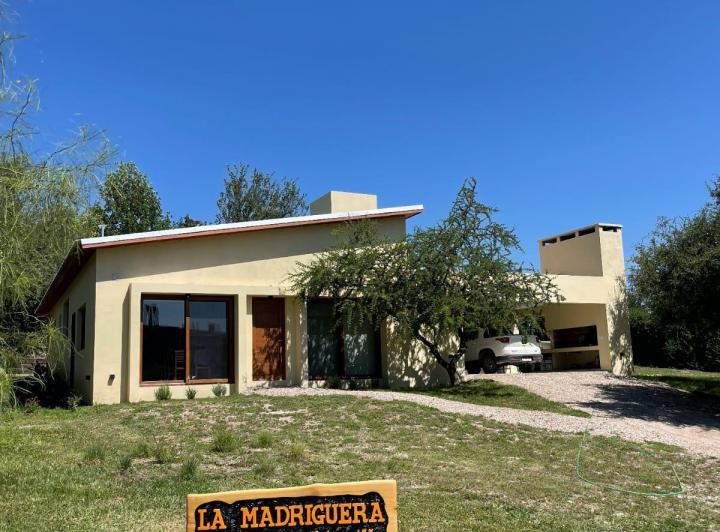 Casa · 212m² · 6 Ambientes · 1 Cochera