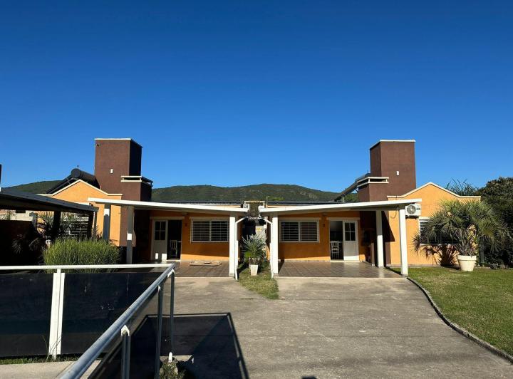 Casa · 120m² · 2 Dormitorios · 4 Cocheras