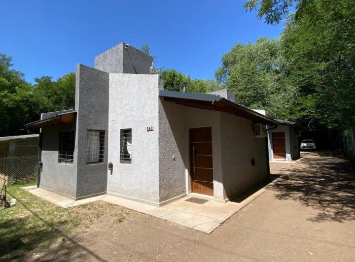 Casa · 90m² · 8 Ambientes · 2 Cocheras