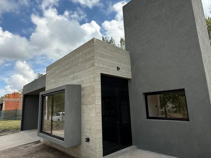 Casa · 165m² · 3 Dormitorios · 2 Cocheras