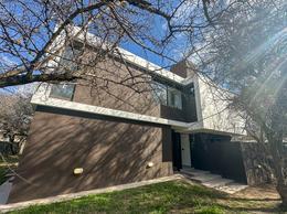 Casa · 200m² · 3 Ambientes