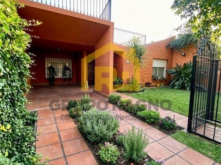 Casa · 120m² · 5 Ambientes · 2 Cocheras