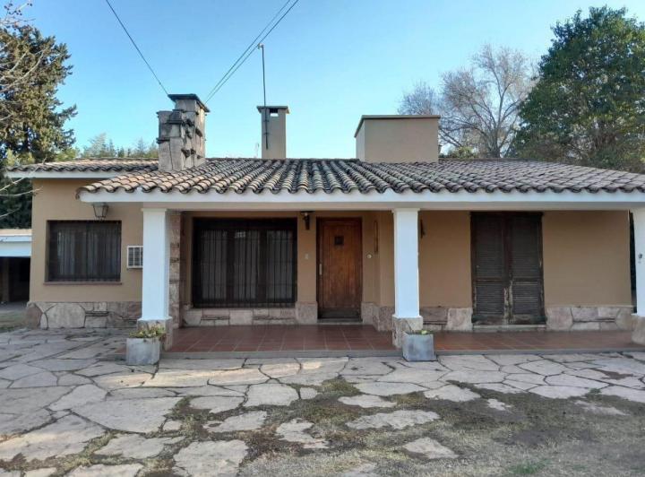Casa · 344m² · 7 Ambientes · 2 Cocheras