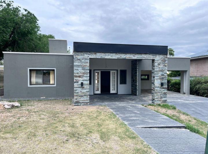 Casa · 258m² · 7 Ambientes · 1 Cochera