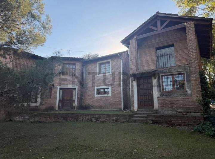 Casa · 354m² · 6 Ambientes · 2 Cocheras