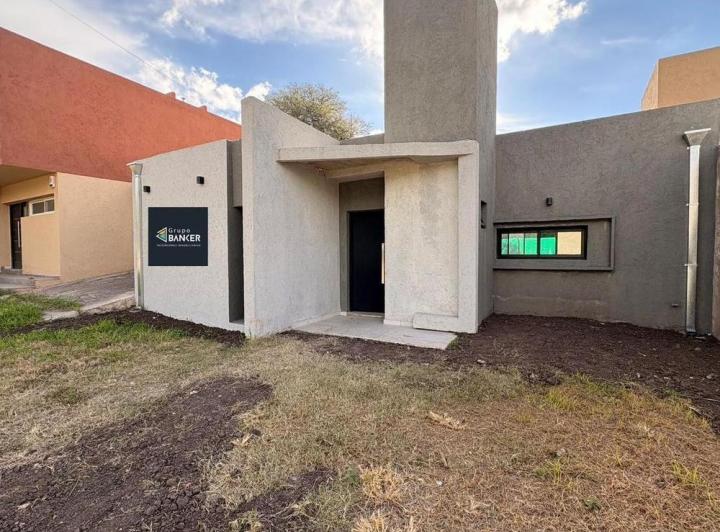 Casa · 90m² · 3 Ambientes · 1 Cochera