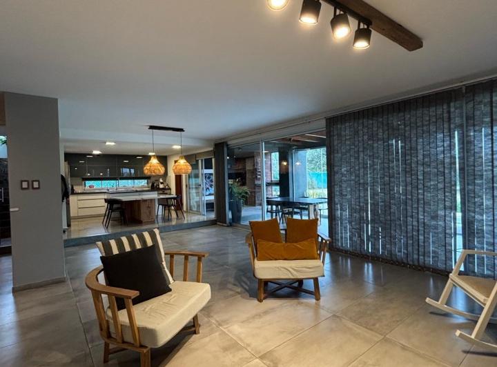Casa · 447m² · 6 Ambientes · 3 Cocheras