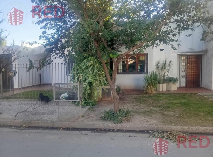 Casa · 180m² · 6 Ambientes · 1 Cochera
