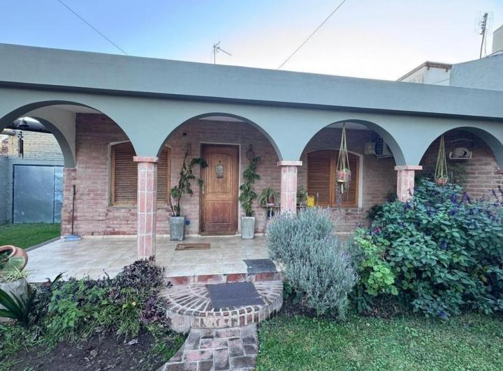 Casa · 190m² · 3 Ambientes · 3 Cocheras
