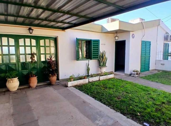 Casa · 83m² · 6 Ambientes · 2 Cocheras