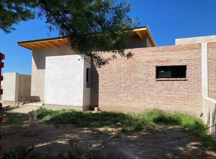 Casa · 96m² · 5 Ambientes · 2 Cocheras