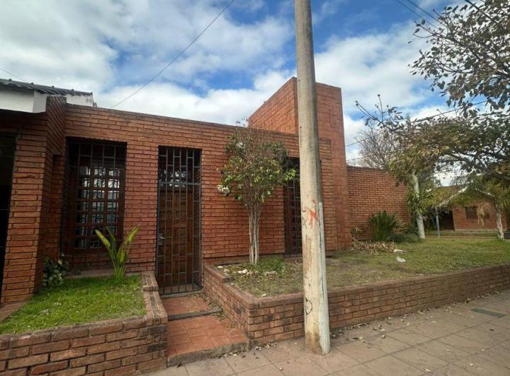 Casa · 110m² · 6 Ambientes · 1 Cochera