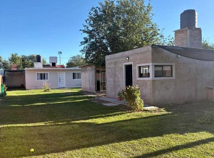 Casa · 100m² · 4 Ambientes · 2 Cocheras