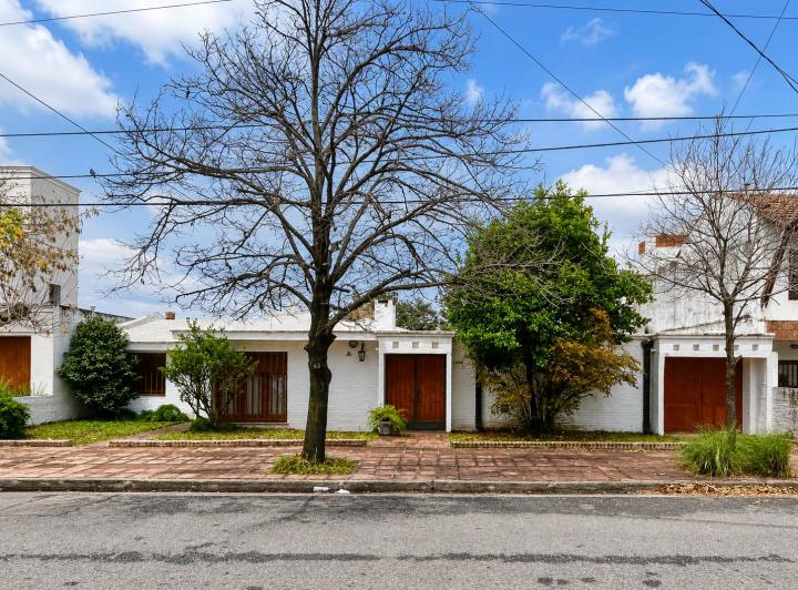 Casa · 244m² · 6 Ambientes · 1 Cochera