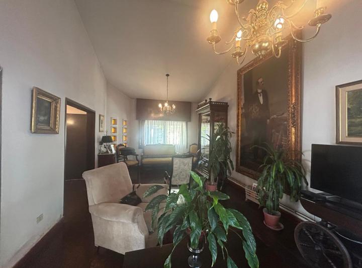 Casa · 400m² · 5 Ambientes · 2 Cocheras