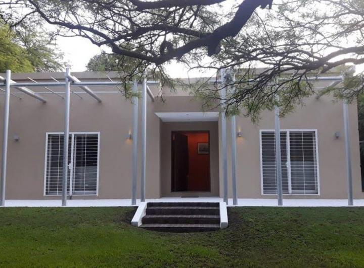 Casa · 245m² · 4 Ambientes · 2 Cocheras