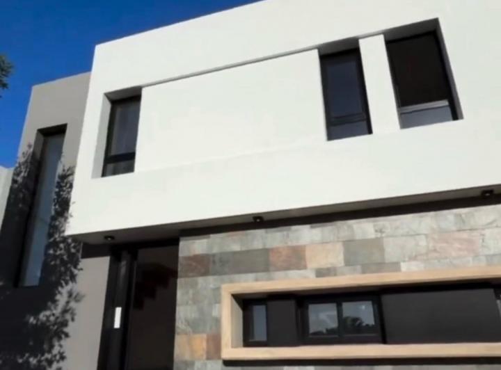 Casa · 160m² · 3 Dormitorios · 2 Cocheras