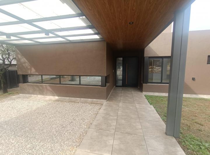 Casa · 230m² · 10 Ambientes