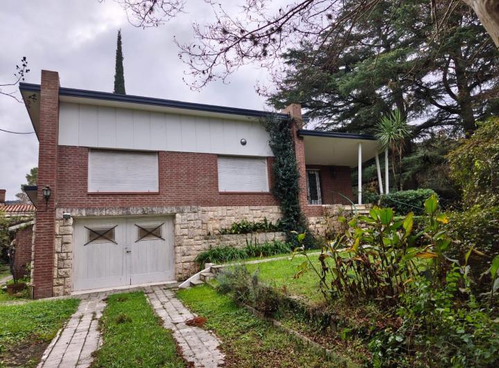 Casa · 350m² · 3 Dormitorios · 3 Cocheras