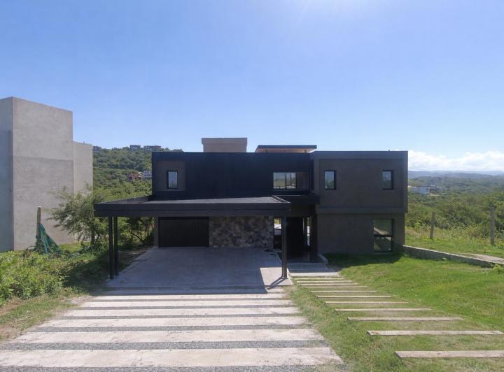 Casa · 330m² · 1 Ambiente · 2 Cocheras