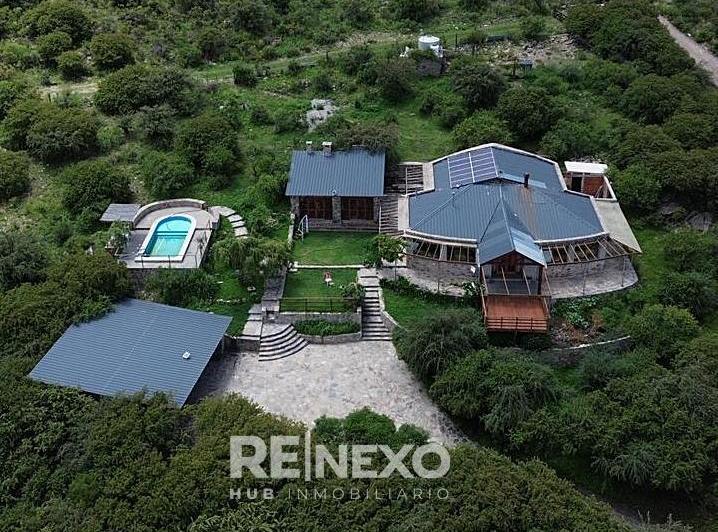 Casa · 500m² · 2 Dormitorios · 3 Cocheras