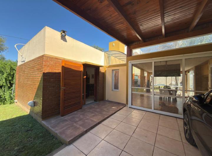 Casa · 233m² · 3 Dormitorios · 2 Cocheras