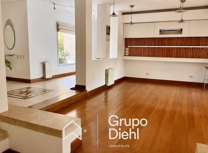 Casa · 380m² · 6 Ambientes · 3 Cocheras