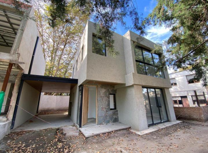 Casa · 110m² · 4 Ambientes · 2 Cocheras