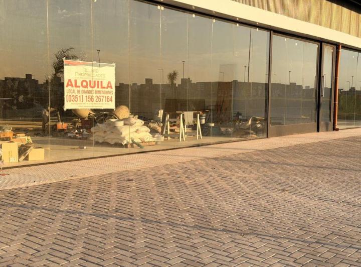 Local comercial · 165m²
