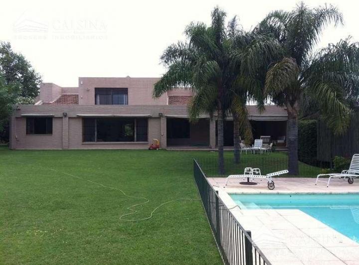 Casa · 580m² · 5 Ambientes · 3 Cocheras