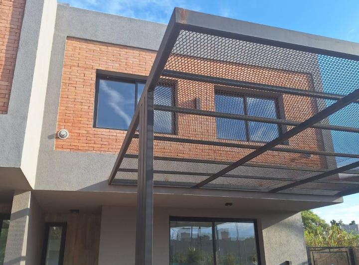 Casa · 140m² · 5 Ambientes · 2 Cocheras