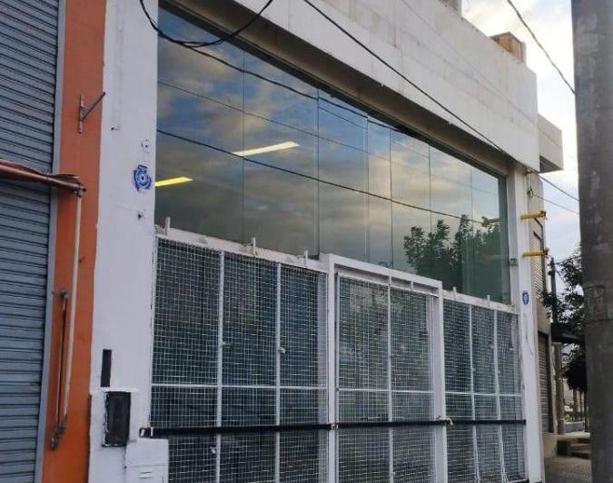 Local comercial · 244m²