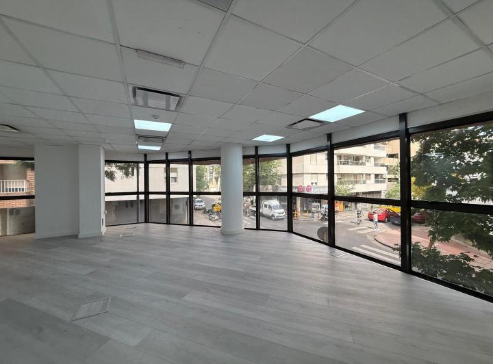 Oficina comercial · 690m²