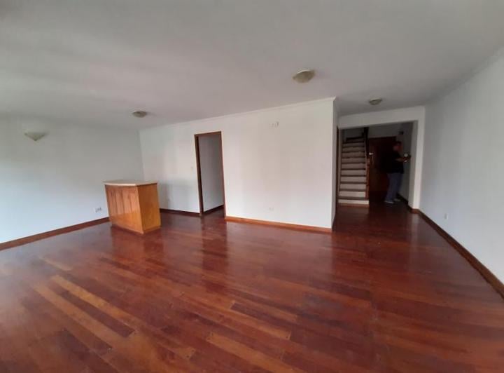 Departamento · 200m² · 5 Ambientes · 1 Cochera