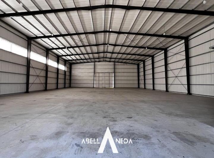 Bodega-Galpón · 1600m² · 4 Ambientes · 4 Cocheras