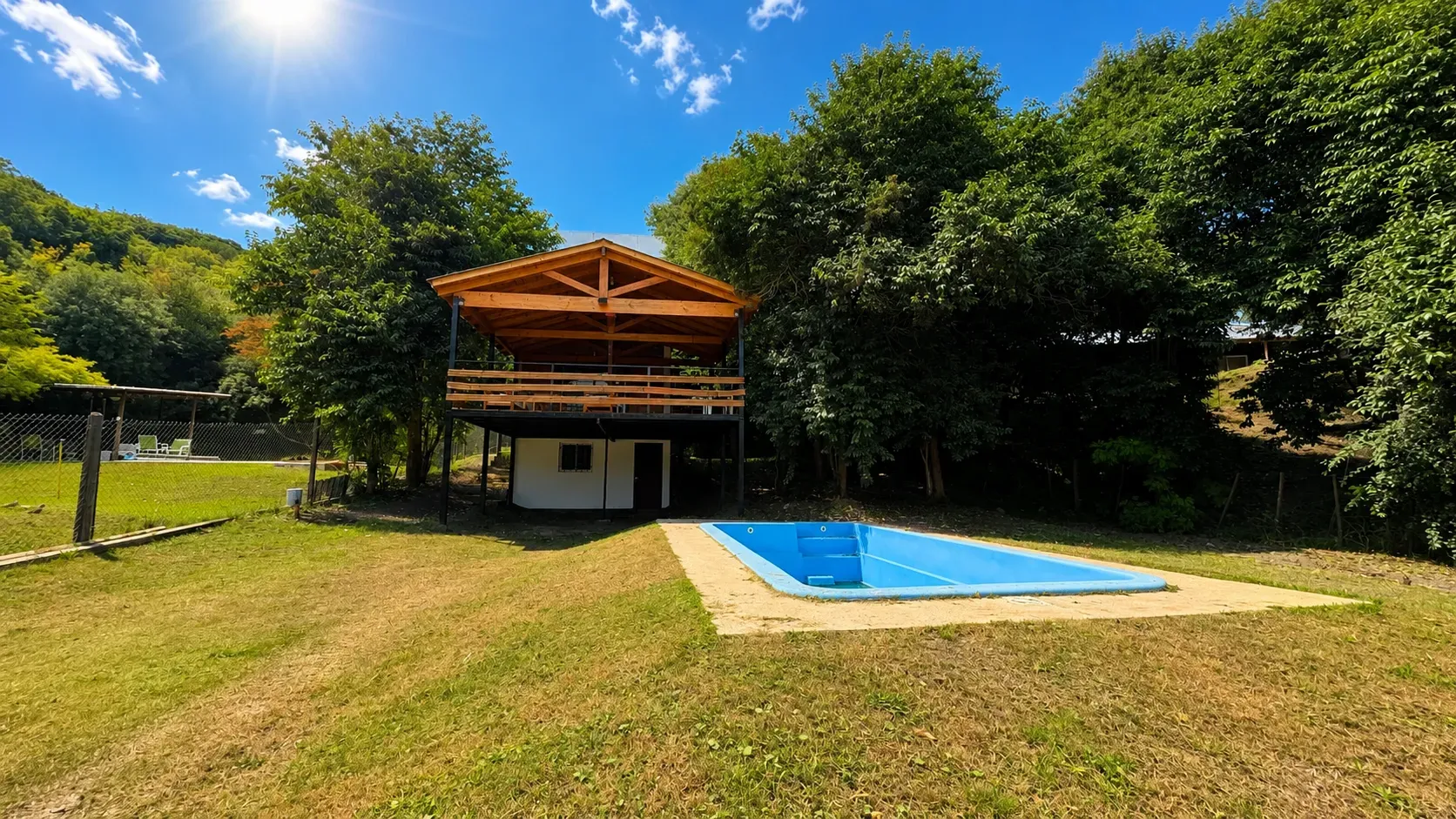 Sierra Nueva* Casa amoblada, con entorno natural y lote de más de 1.000 m²
