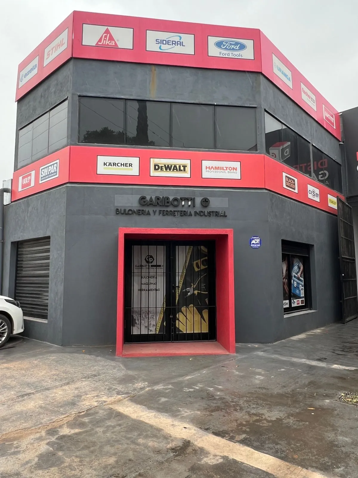 Alquilo Local Comercial con Oficina, Av Los Alemanes.