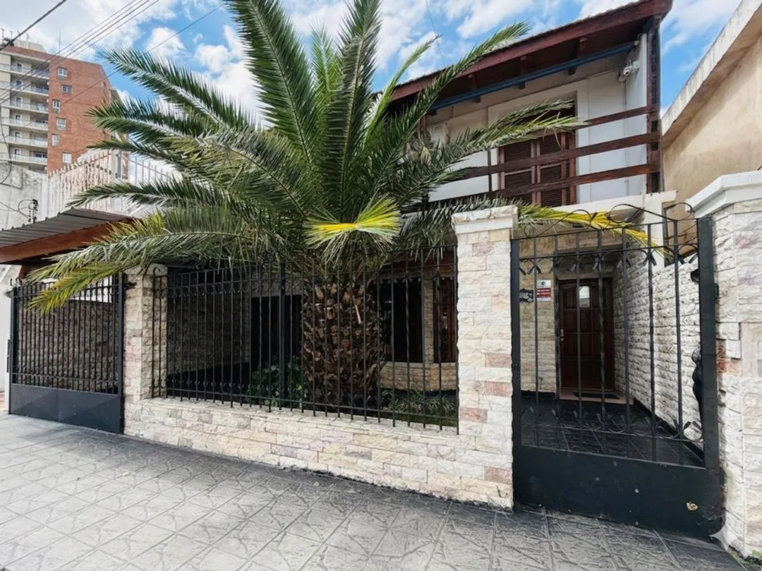 CASA Bº SAN MARTÍN CORDOBA APTA CREDITO 4 DORMI TERRAZA QUINCHO JARDIN ZONA NORTE VENTA