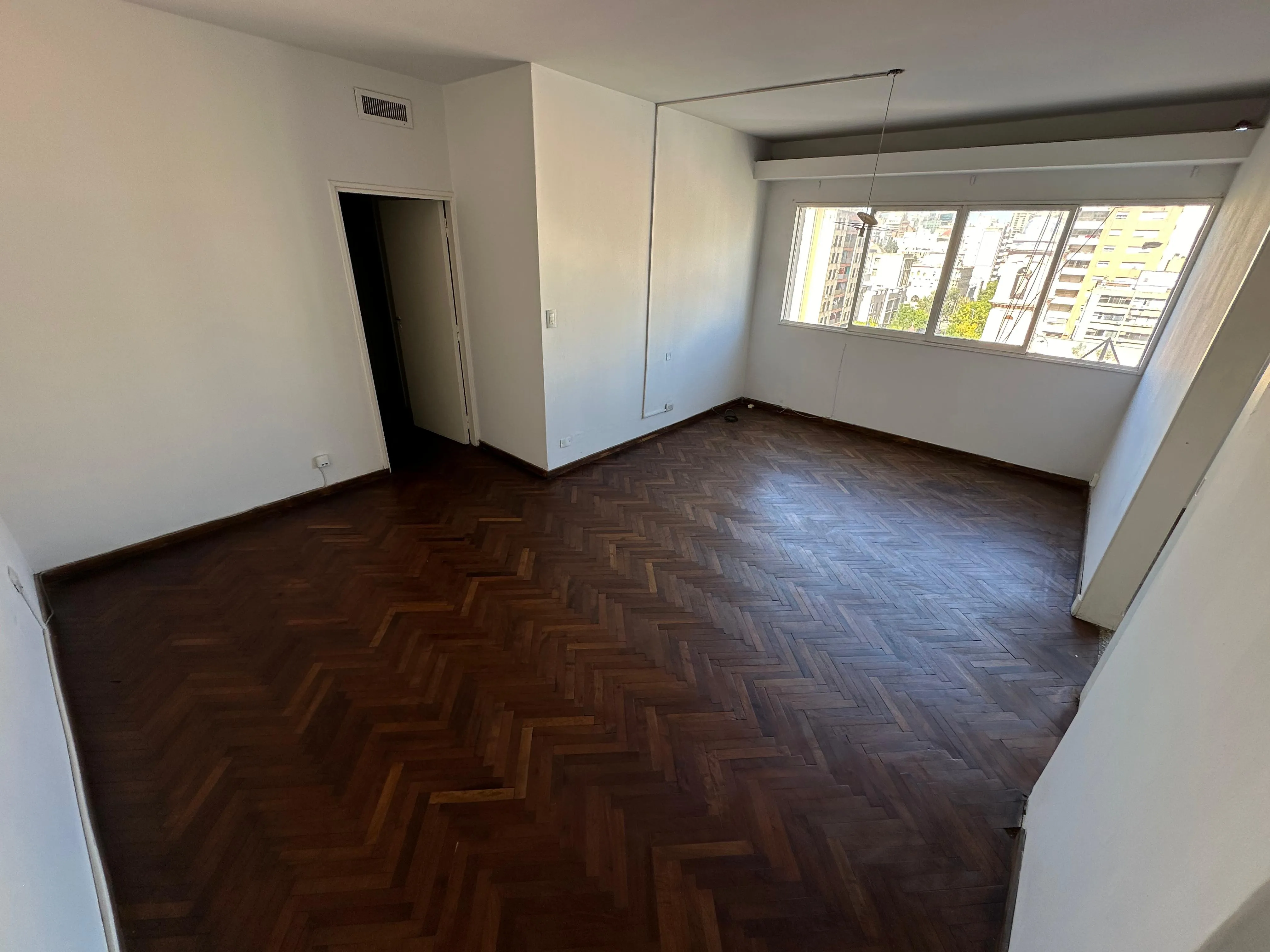 ALQUILER-  Gran departamento de tres dormitorios - Pleno Centro!!