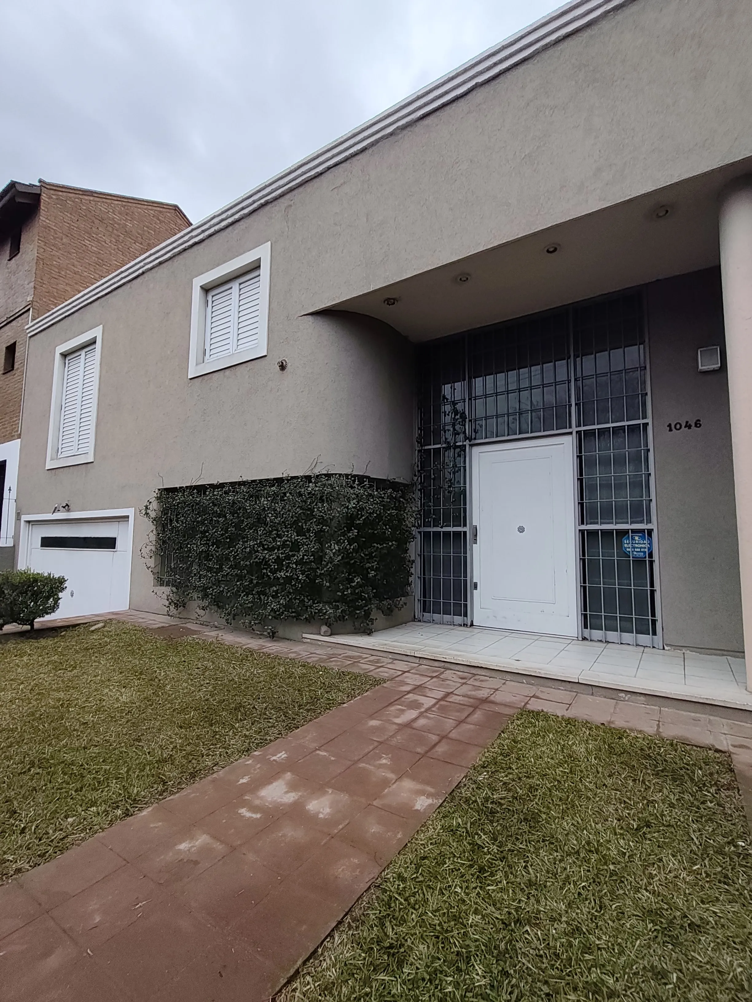 Venta Casa 3 Dormitorios con Quincho y Escritura – Roque Funes 1046, Barrio Urca
