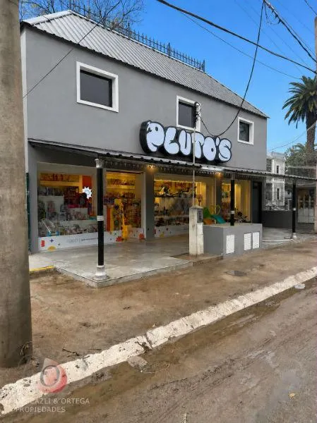 SE ALQUILA AMPLIA OFICINA DE CATEGORIA A ESTRENAR FRENTE AL SHOPPING RIVERA INDA...