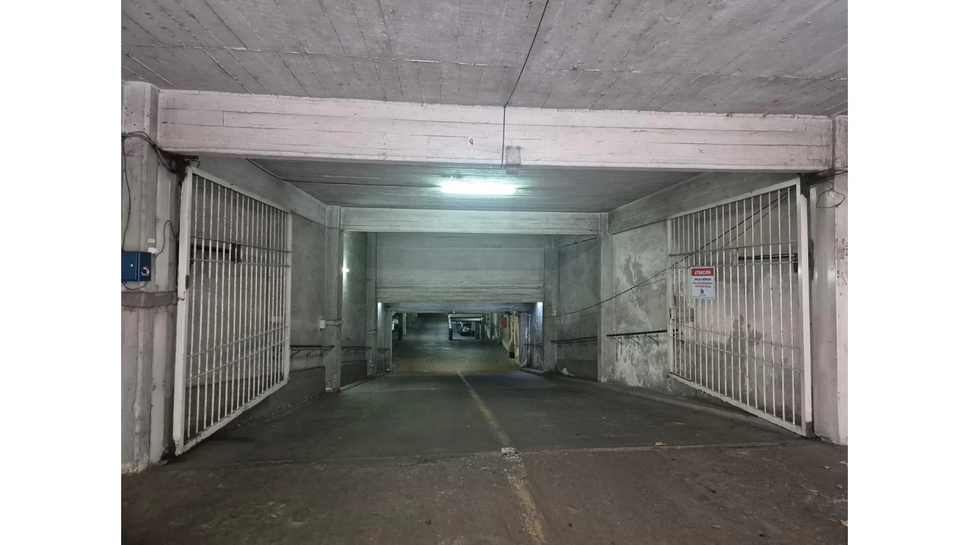 Cochera amplia en venta – Dorrego 661 | Seguridad 24 hs
