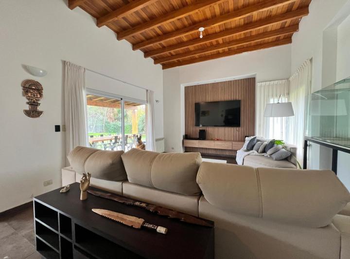 Casa · 260m² · 8 Ambientes · 2 Cocheras