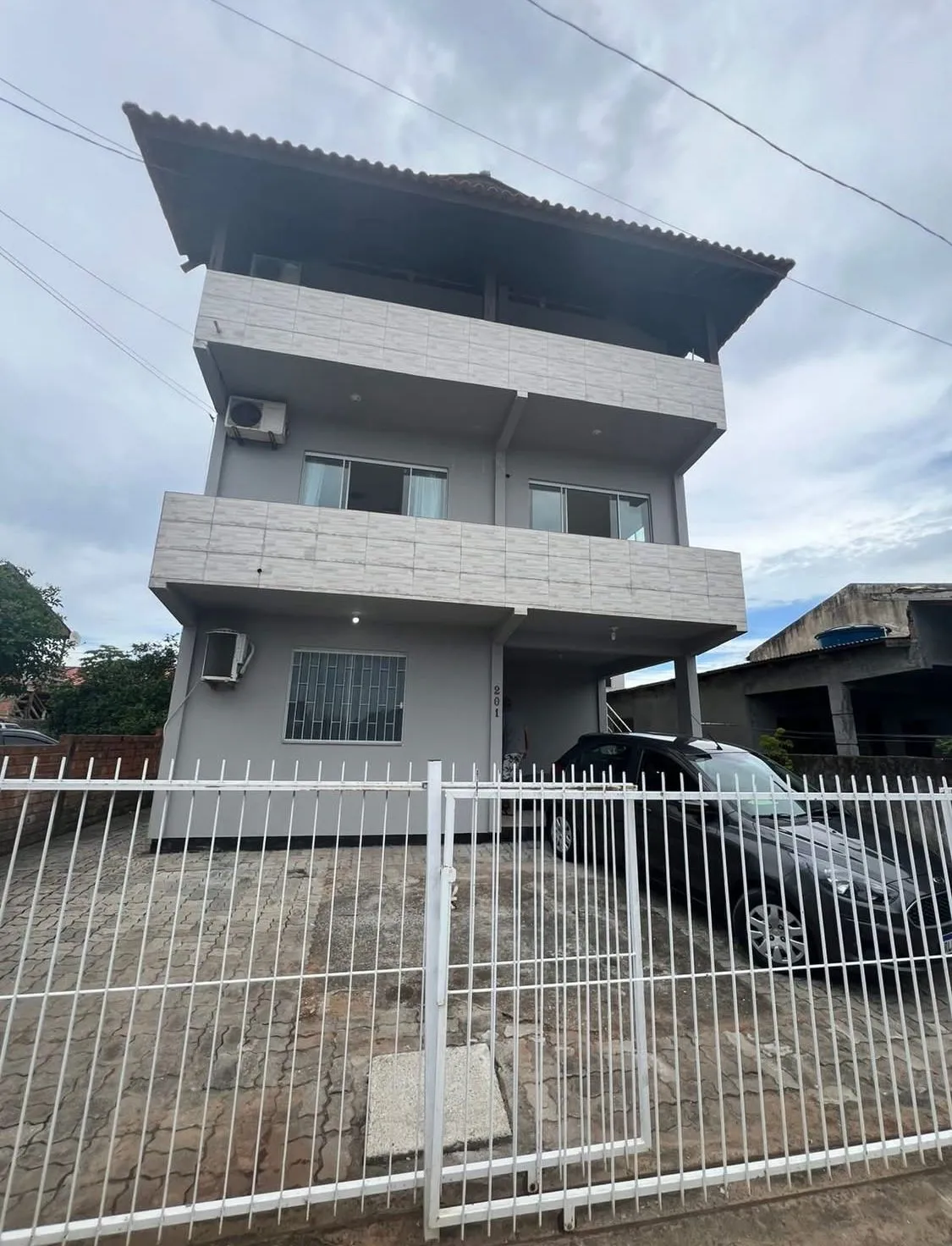 Edificio para rentar anual o mensual con 5 Apartamentos en Playa Ingleses-FLORIANÓPOLIS