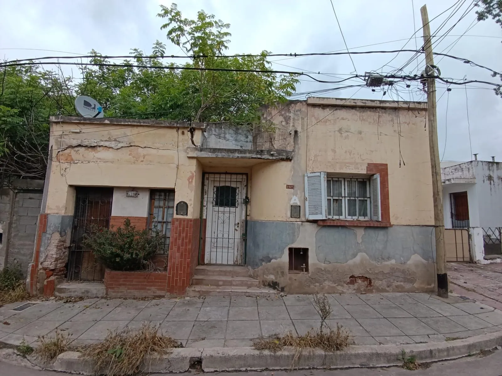 CASA A DEMOLER EN VENTA  BARRIO GEMES